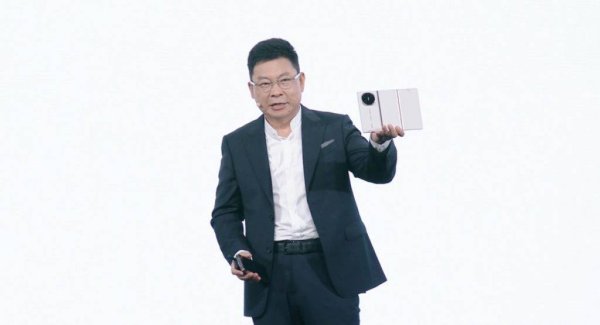 汇金财富 ¥17999！华为 Mate XTs 发布：三折叠的无人区，踏出第二个脚印